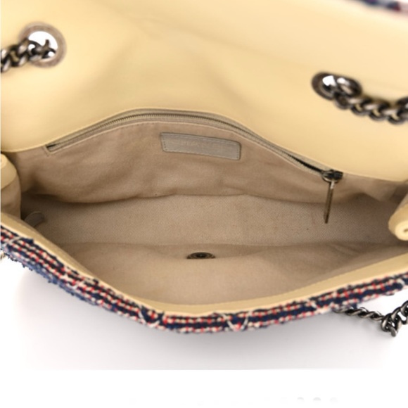 Authentic CHANEL Tweed Flap bag. - Picture 4 of 12
